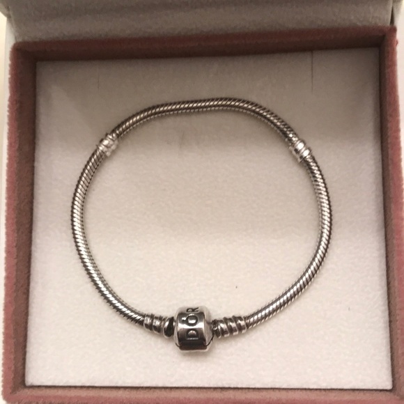 Pandora .925 Sterling Silver bracelet GORGEOUS! - Picture 2 of 4
